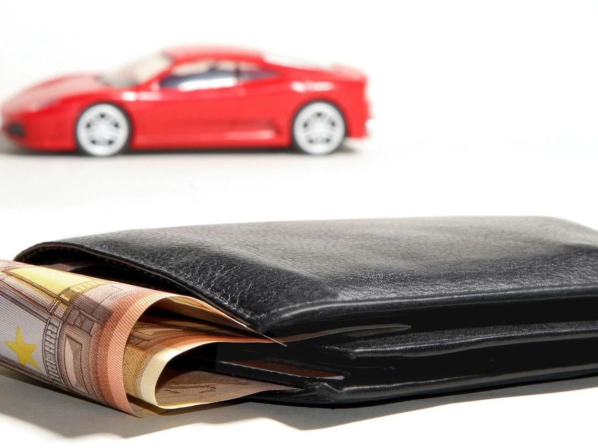 What Does the Car Dealership Look at When Taking Your Pay Stubs?